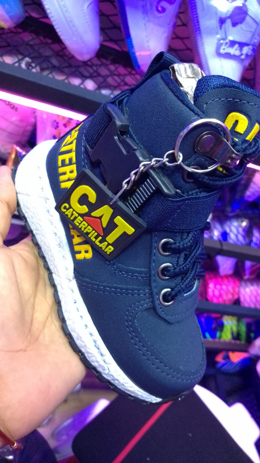 Inspira su valentía y fomenta su espíritu aventurero con las Botas Caterpillar para Niños.