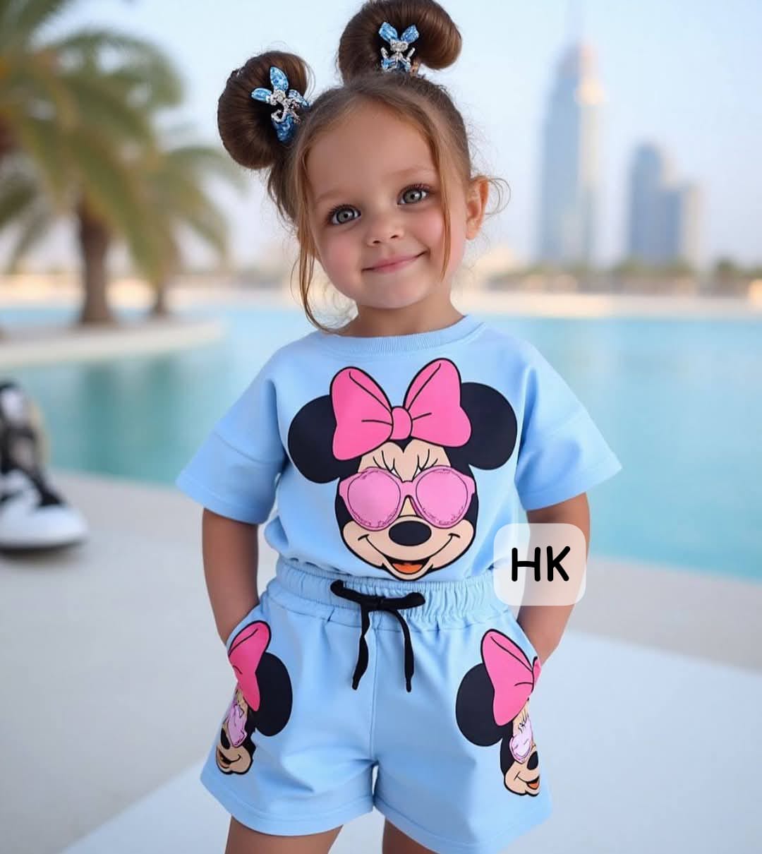 Haz que su infancia brille con estilo: Conjuntos únicos para pequeñas llenas de personalidad.