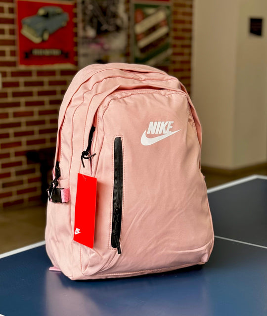 Morrales que Resisten el Día a Día. Llenos de Estilo, Espacio y Comodidad en Cada Paso. Tu mejor compañero de clases y aventuras.