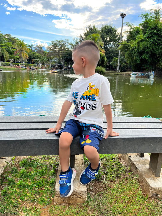 Conjuntos que capturan miradas y elevan su esencia desde el primer paso. Con diseños únicos para niños con actitud, estilo y personalidad propia.