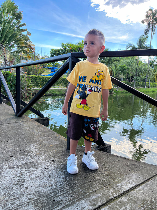 Conjuntos que capturan miradas y elevan su esencia desde el primer paso. Con diseños únicos para niños con actitud, estilo y personalidad propia.