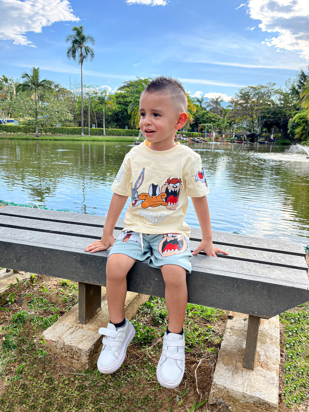 Conjuntos que capturan miradas y elevan su esencia desde el primer paso. Con diseños únicos para niños con actitud, estilo y personalidad propia.