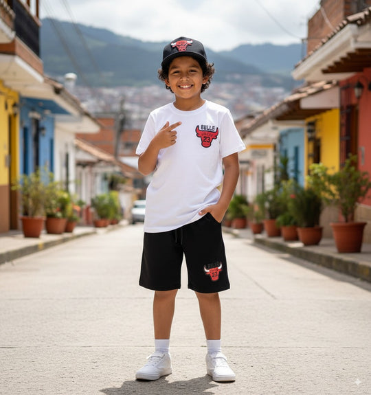 Conjuntos que capturan miradas y elevan su esencia desde el primer paso. Con diseños únicos para niños con actitud, estilo y personalidad propia.