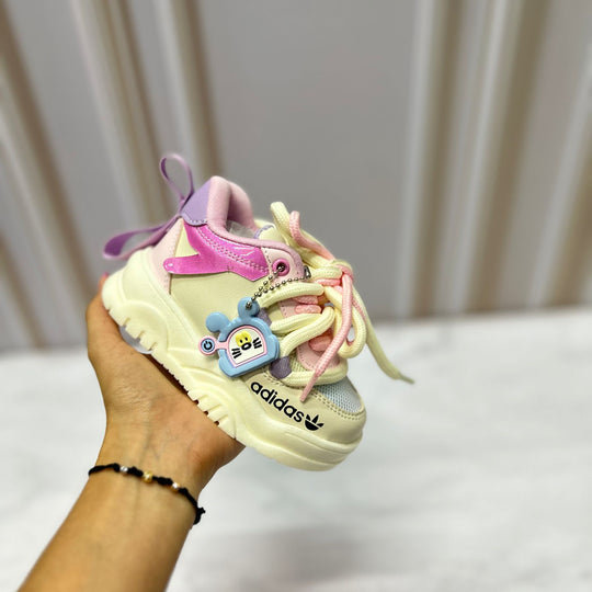 Ilumina su camino y cuida sus pies con los Tenis de luz LED y soporte óptimo para niñas activas. 😍Jamás olvidaras su cara de felicidad y agradecimiento.😍