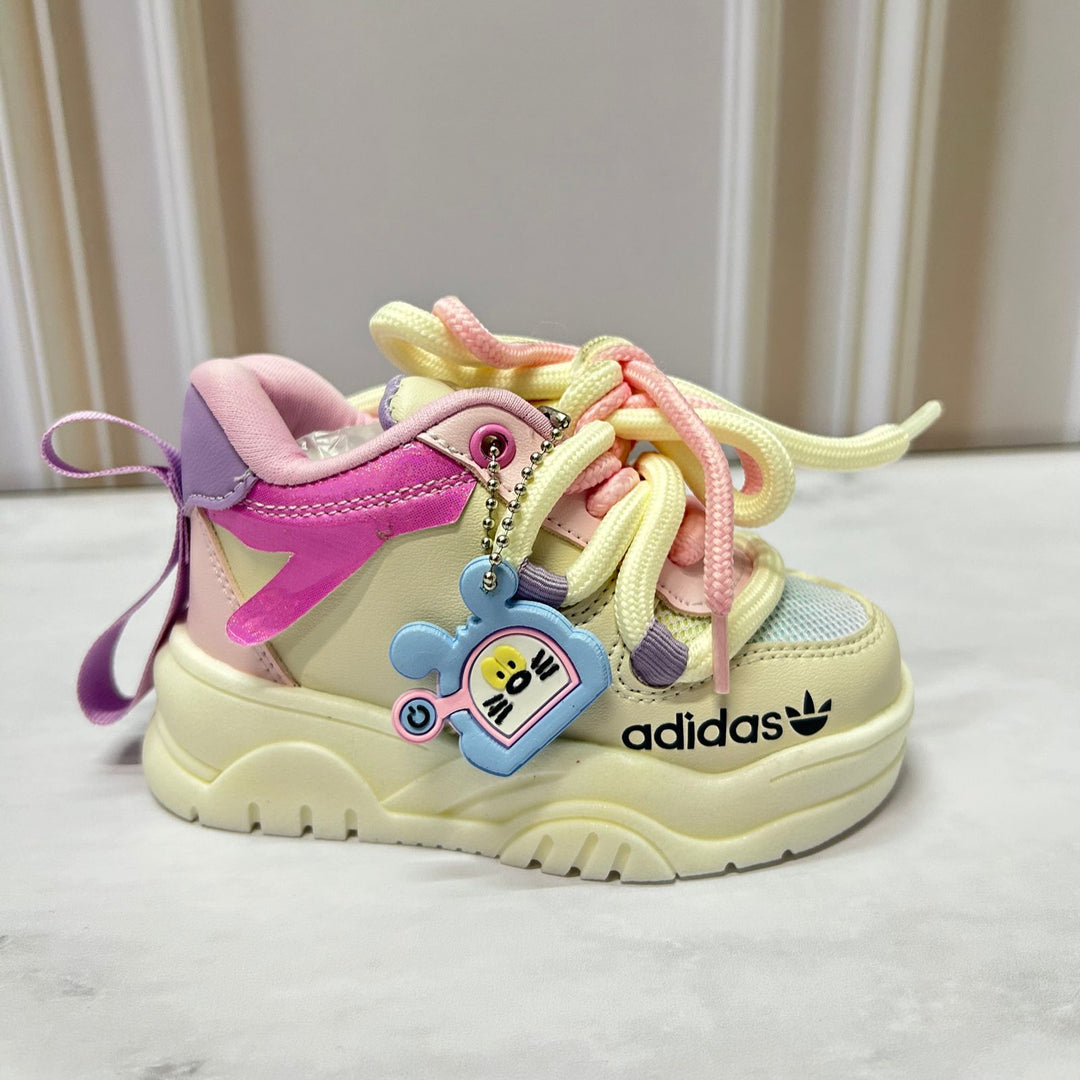 Ilumina su camino y cuida sus pies con los Tenis de luz LED y soporte óptimo para niñas activas. 😍Jamás olvidaras su cara de felicidad y agradecimiento.😍