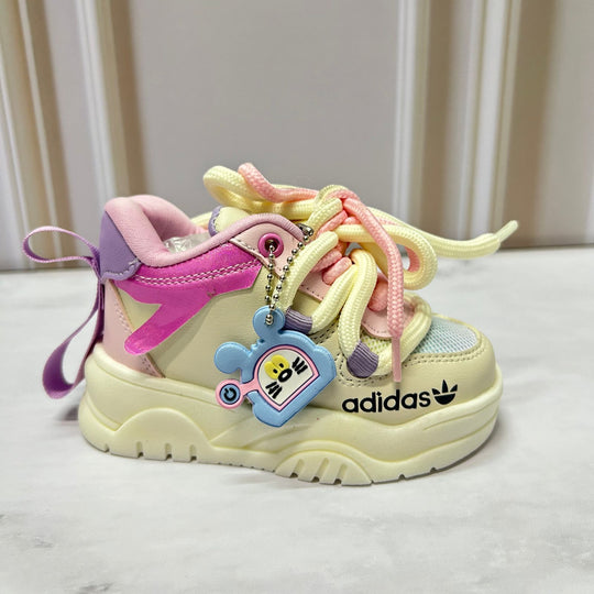 Ilumina su camino y cuida sus pies con los Tenis de luz LED y soporte óptimo para niñas activas. 😍Jamás olvidaras su cara de felicidad y agradecimiento.😍