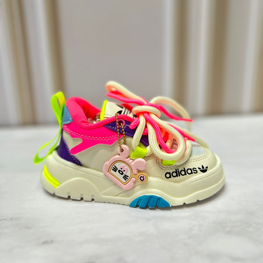 Ilumina su camino y cuida sus pies con los Tenis de luz LED y soporte óptimo para niñas activas. 😍Jamás olvidaras su cara de felicidad y agradecimiento.😍