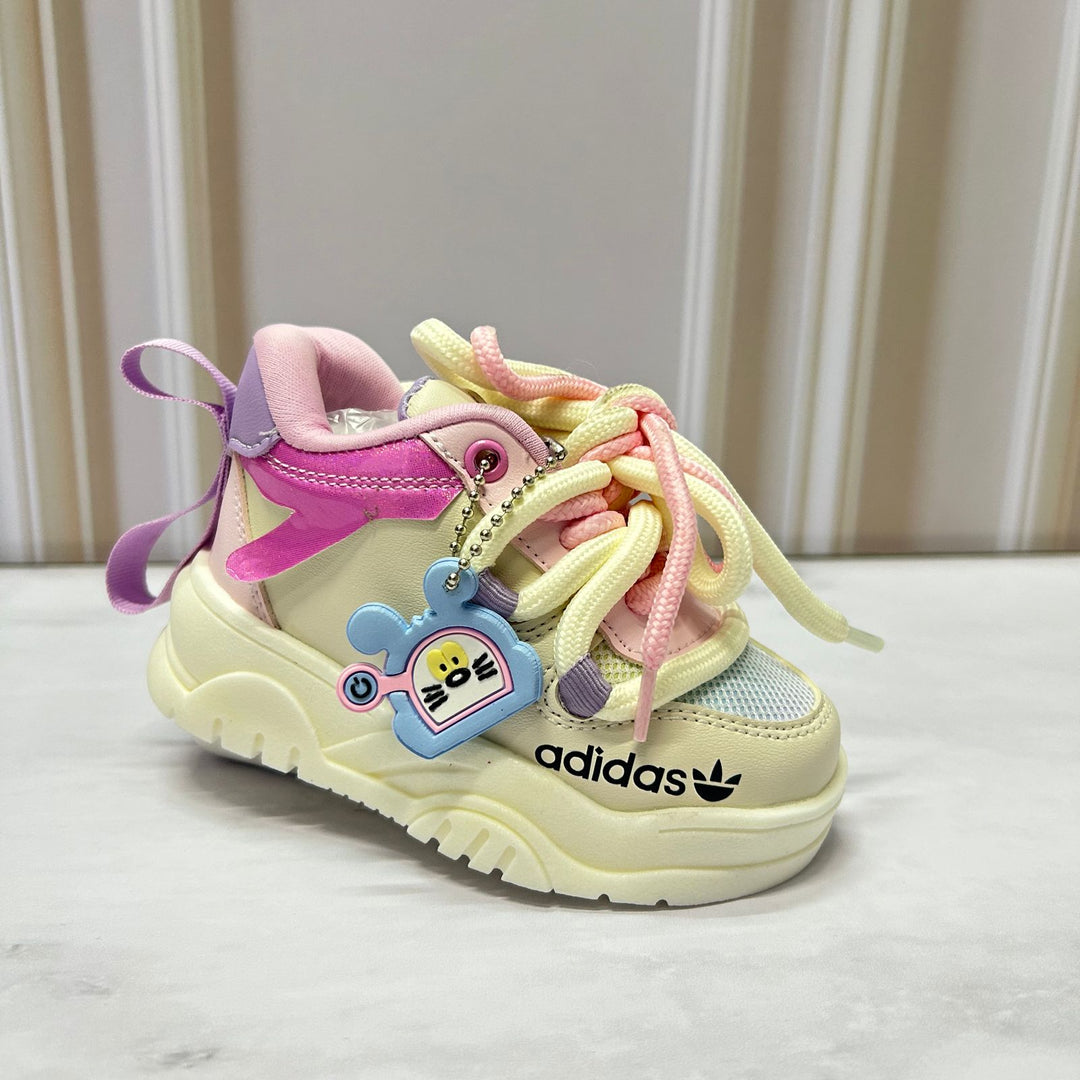 Ilumina su camino y cuida sus pies con los Tenis de luz LED y soporte óptimo para niñas activas. 😍Jamás olvidaras su cara de felicidad y agradecimiento.😍