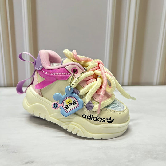 Ilumina su camino y cuida sus pies con los Tenis de luz LED y soporte óptimo para niñas activas. 😍Jamás olvidaras su cara de felicidad y agradecimiento.😍
