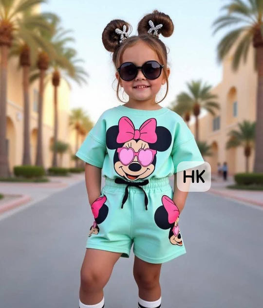 Haz que su infancia brille con estilo: Conjuntos únicos para pequeñas llenas de personalidad.