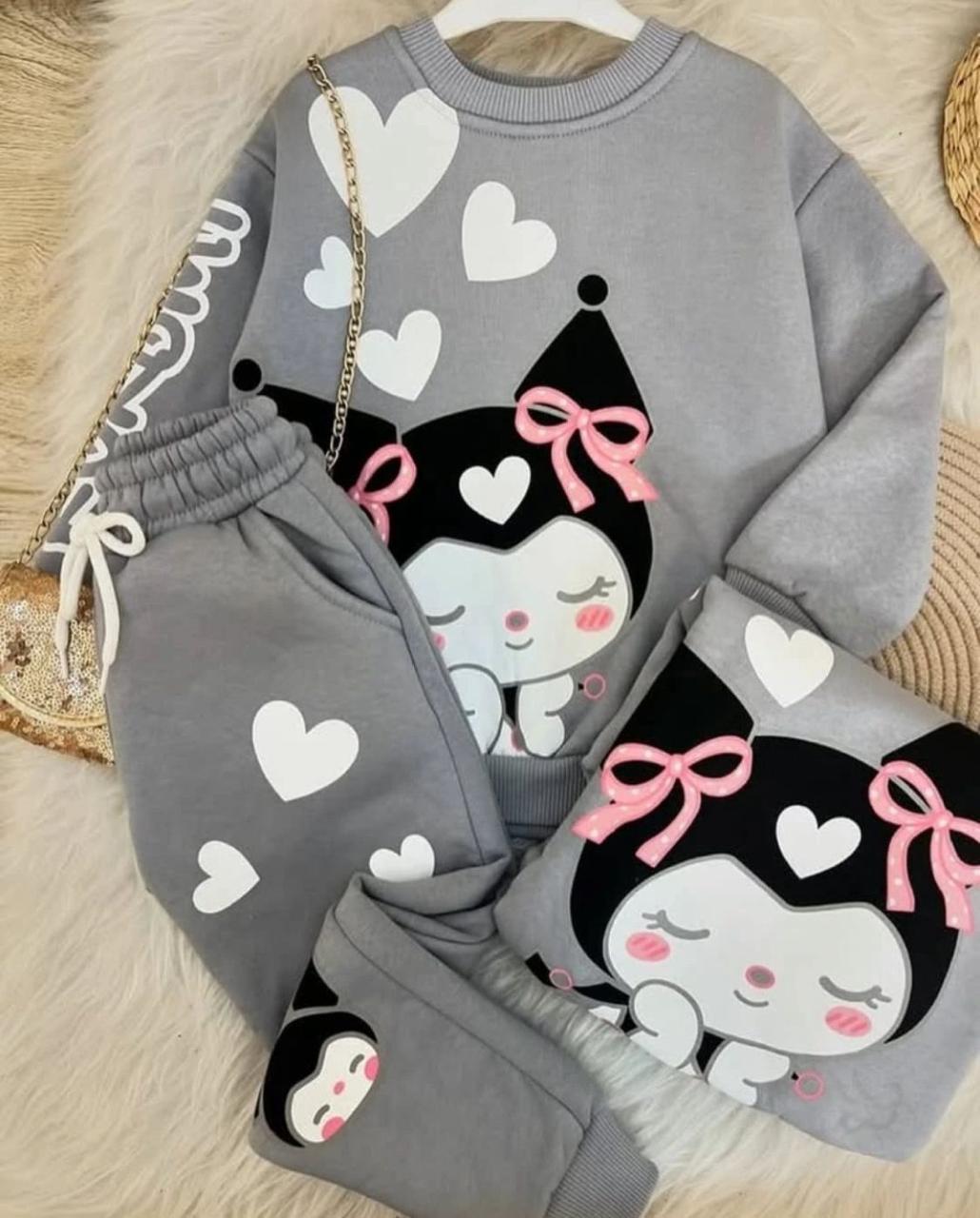 Comodidad total, estilo único y la magia de Kuromi... ¡Todo en un solo conjunto para tu peque!