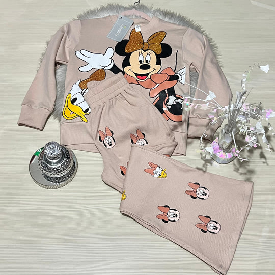 Vístela como sueña, muéstrala como merece: Conjuntos Deportivos Elegantes De Disney para que brille en cada paso.