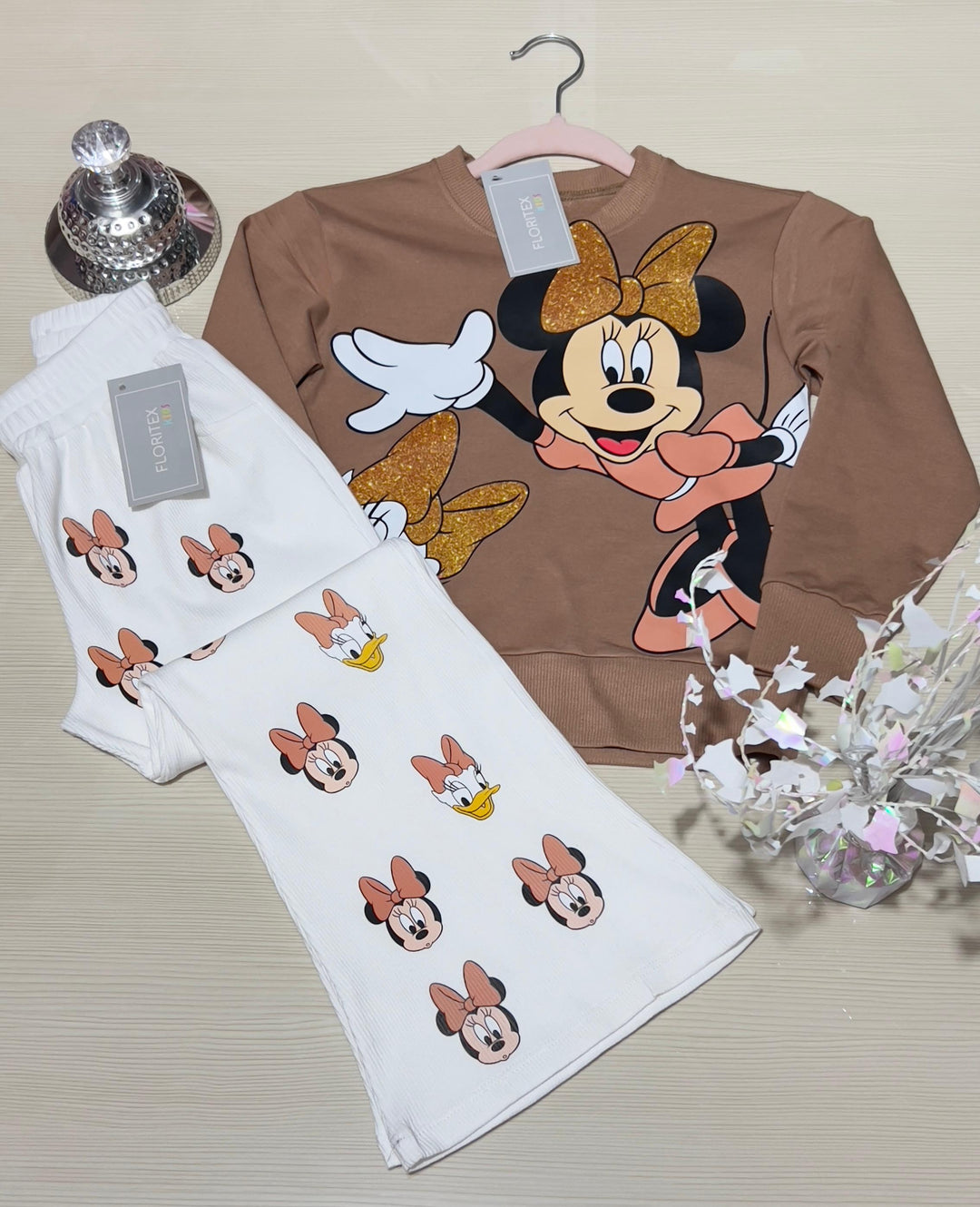 Vístela como sueña, muéstrala como merece: Conjuntos Deportivos Elegantes De Disney para que brille en cada paso.