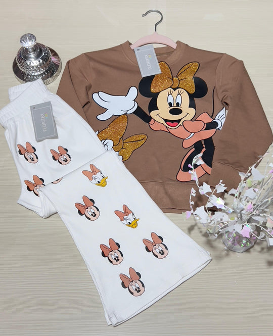Vístela como sueña, muéstrala como merece: Conjuntos Deportivos Elegantes De Disney para que brille en cada paso.