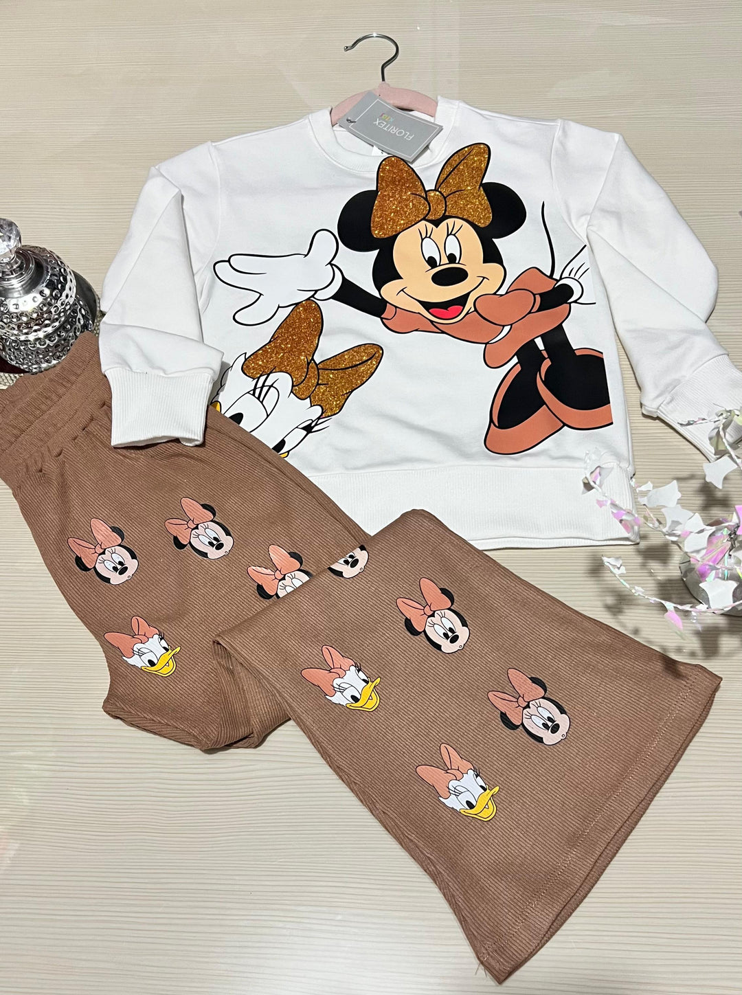 Vístela como sueña, muéstrala como merece: Conjuntos Deportivos Elegantes De Disney para que brille en cada paso.