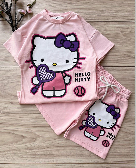 Conjuntos que capturan miradas y elevan su esencia desde el primer paso. Con diseños únicos para niños con actitud, estilo y personalidad propia.