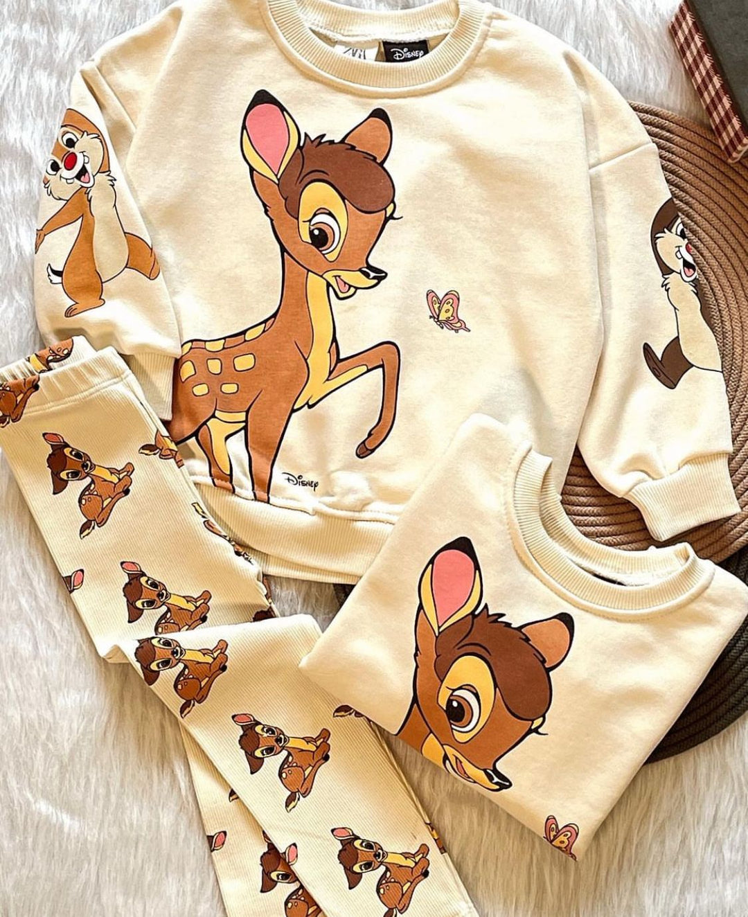 Haz que cada día de tu peque sea mágica con Mickey, Daisy y Kuromi en su outfit. Una vez que los tenga puestos todos notaran cuando llegue.