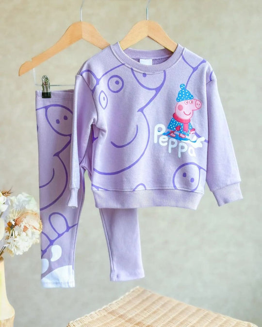 Haz que cada día de tu peque sea mágica con Mickey, Daisy y Kuromi en su outfit. Una vez que los tenga puestos todos notaran cuando llegue.
