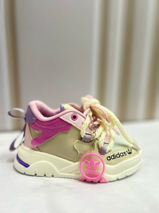 Ilumina su camino y cuida sus pies con los Tenis de luz LED y soporte óptimo para niñas activas. 😍Jamás olvidaras su cara de felicidad y agradecimiento.😍