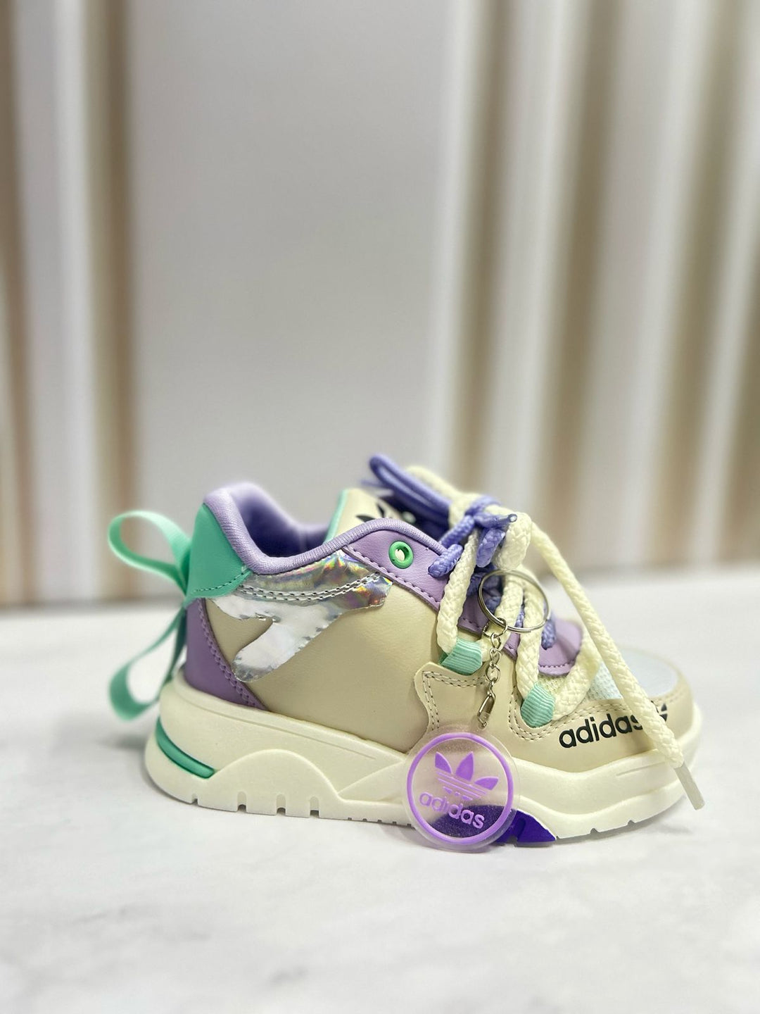 Ilumina su camino y cuida sus pies con los Tenis de luz LED y soporte óptimo para niñas activas. 😍Jamás olvidaras su cara de felicidad y agradecimiento.😍