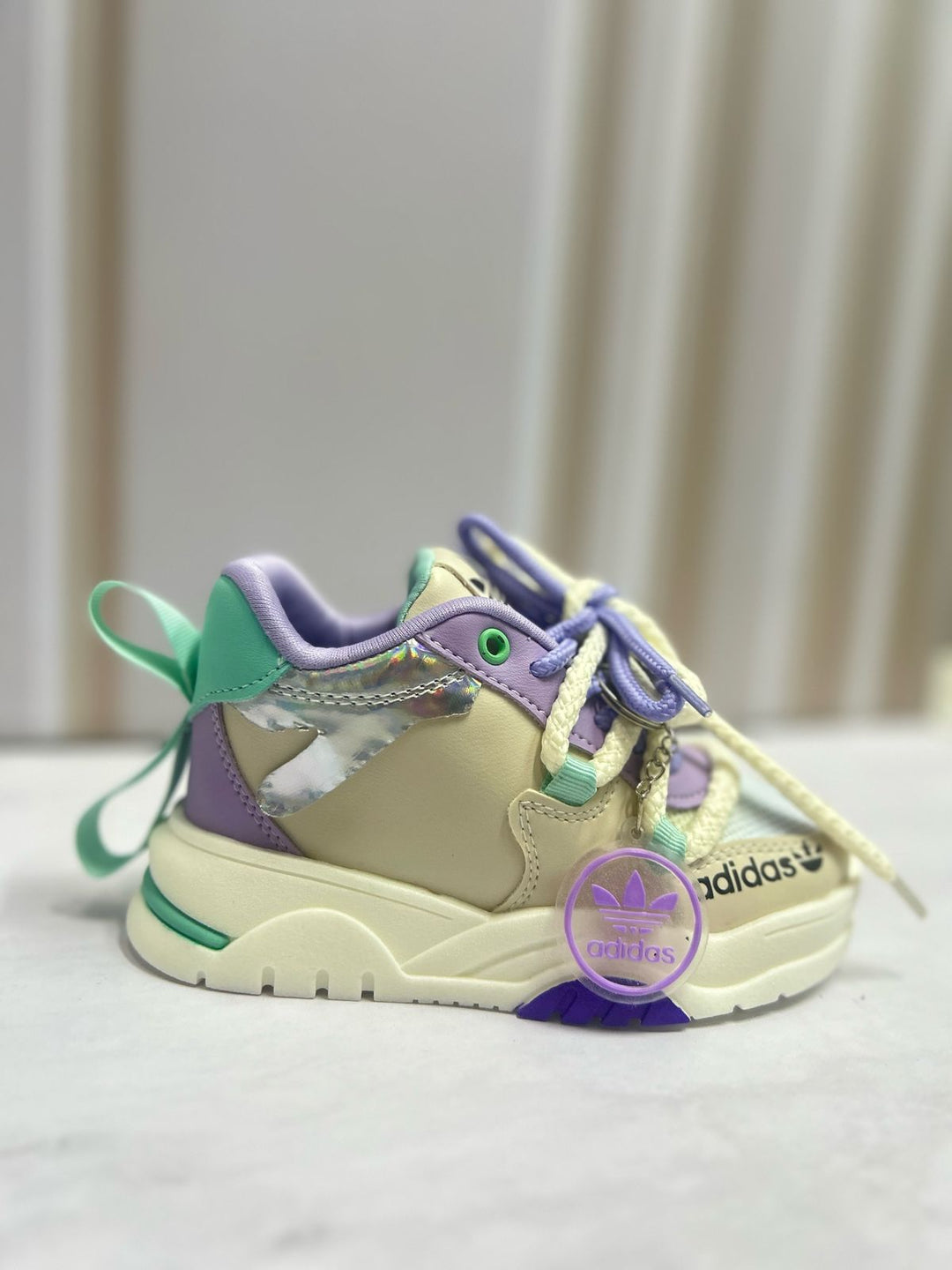 Ilumina su camino y cuida sus pies con los Tenis de luz LED y soporte óptimo para niñas activas. 😍Jamás olvidaras su cara de felicidad y agradecimiento.😍