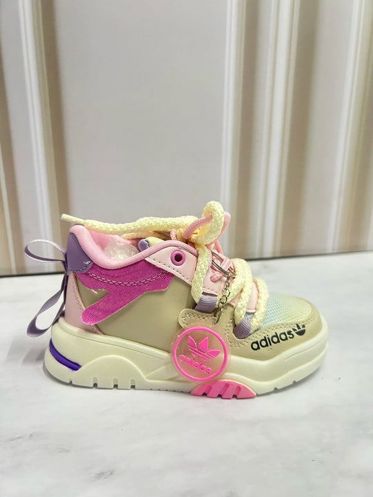 Ilumina su camino y cuida sus pies con los Tenis de luz LED y soporte óptimo para niñas activas. 😍Jamás olvidaras su cara de felicidad y agradecimiento.😍