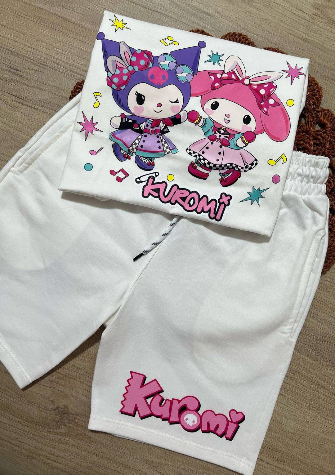 Haz que su infancia brille con estilo: Conjuntos únicos para pequeñas llenas de personalidad.