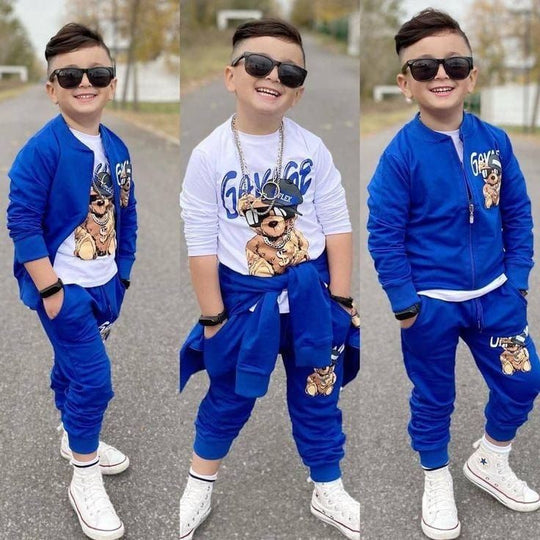 Haz que tu hijo se robe todas las miradas y se llene de estilo, comodidad y magia de Disney con nuestros trios de ultima generación.