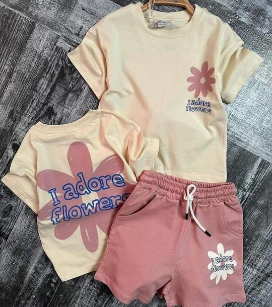 Conjuntos que capturan miradas y elevan su esencia desde el primer paso. Con diseños únicos para niños con actitud, estilo y personalidad propia.