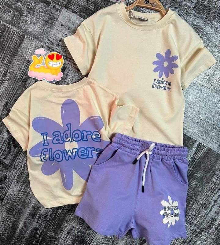 Conjuntos que capturan miradas y elevan su esencia desde el primer paso. Con diseños únicos para niños con actitud, estilo y personalidad propia.