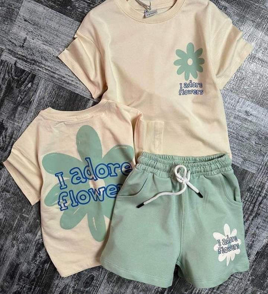 Conjuntos que capturan miradas y elevan su esencia desde el primer paso. Con diseños únicos para niños con actitud, estilo y personalidad propia.