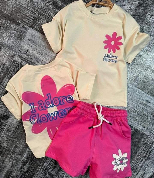 Conjuntos que capturan miradas y elevan su esencia desde el primer paso. Con diseños únicos para niños con actitud, estilo y personalidad propia.
