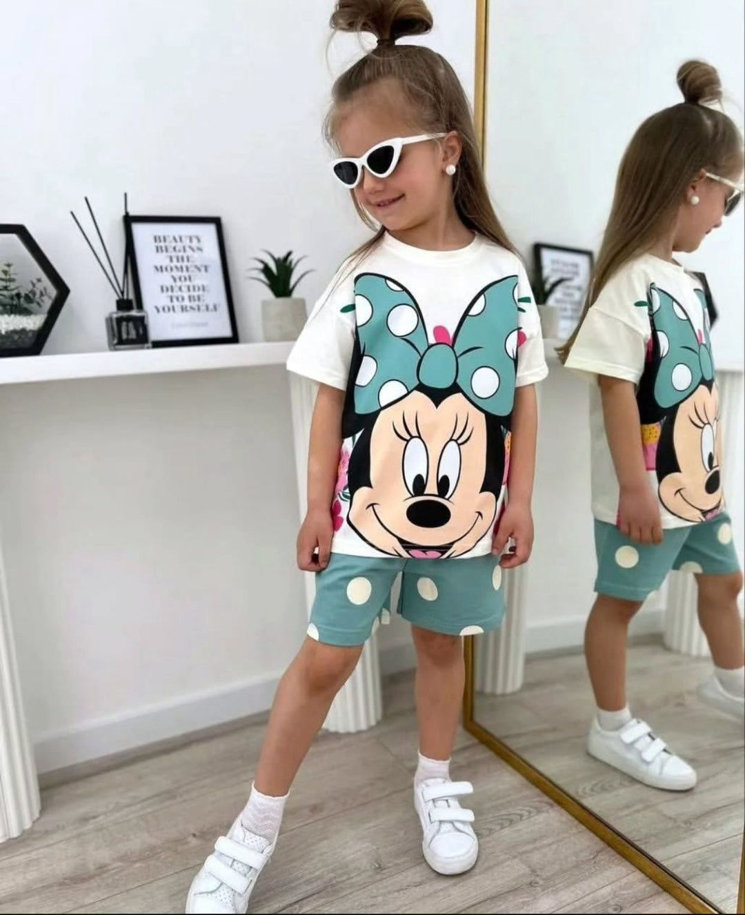 Conjuntos que capturan miradas y elevan su esencia desde el primer paso. Con diseños únicos para niños con actitud, estilo y personalidad propia.