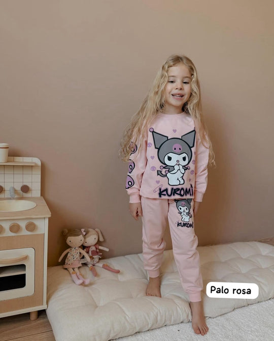 Comodidad total, estilo único y la magia de Kuromi... ¡Todo en un solo conjunto para tu peque!