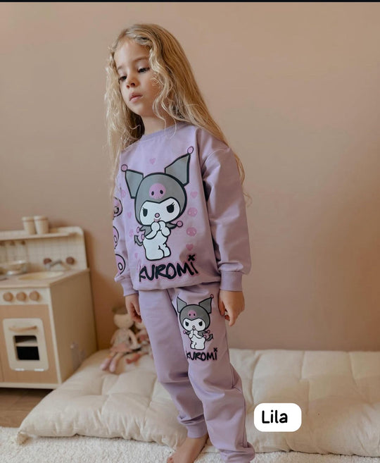 Comodidad total, estilo único y la magia de Kuromi... ¡Todo en un solo conjunto para tu peque!