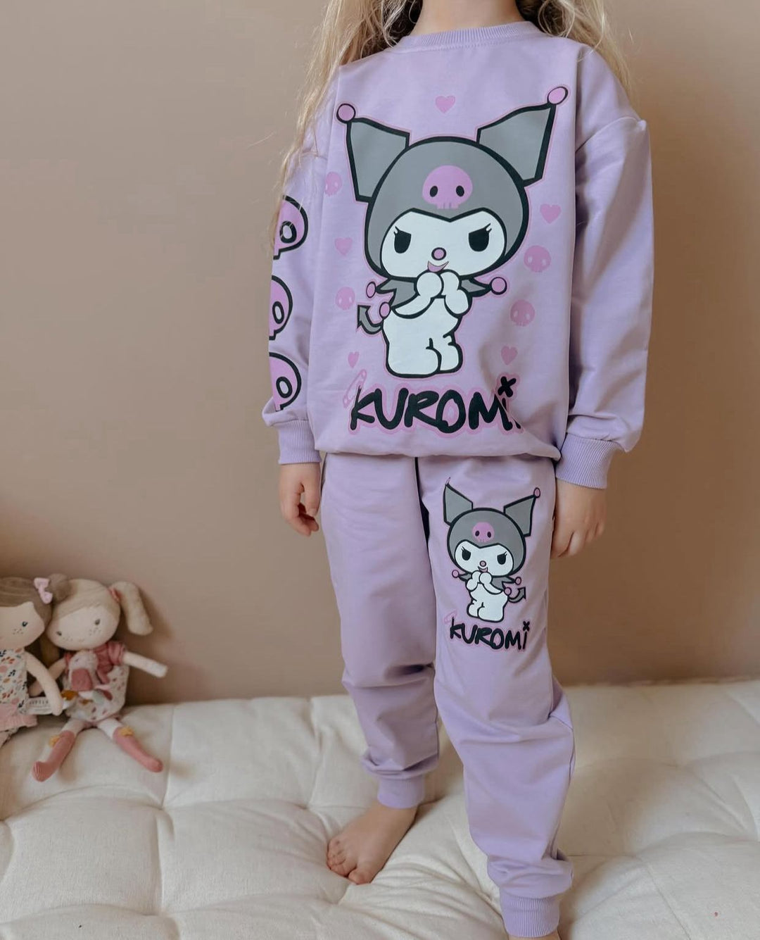 Comodidad total, estilo único y la magia de Kuromi... ¡Todo en un solo conjunto para tu peque!