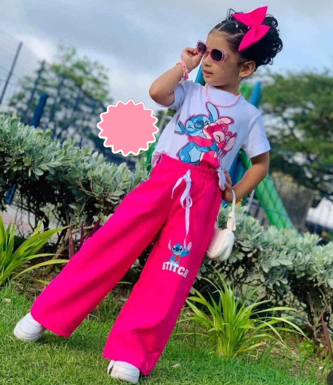 Tu niña, estilo icónico sin esfuerzo: confort premium con Mickey listo para cualquier plan.
