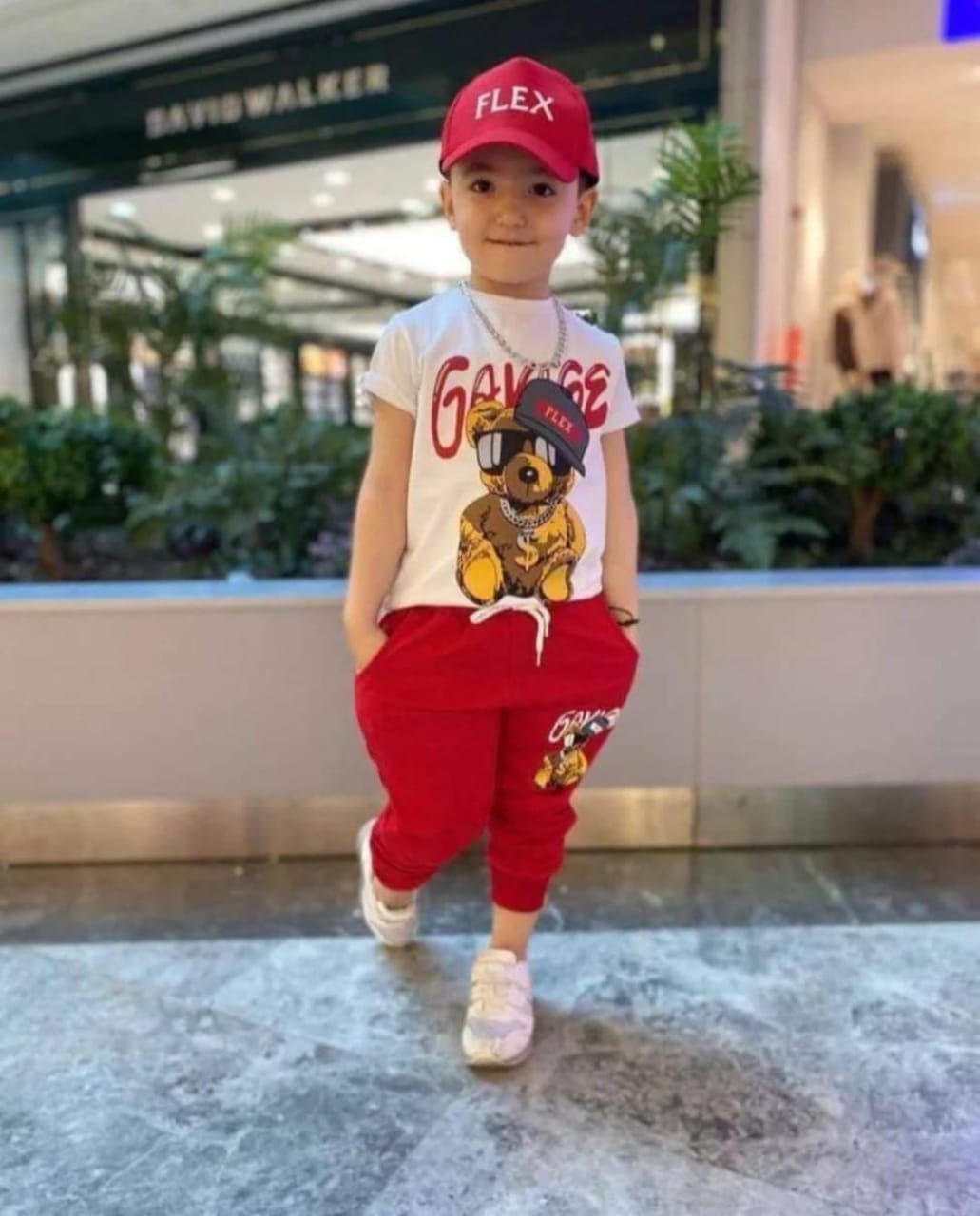 Tu niña, estilo icónico sin esfuerzo: confort premium con Mickey listo para cualquier plan.