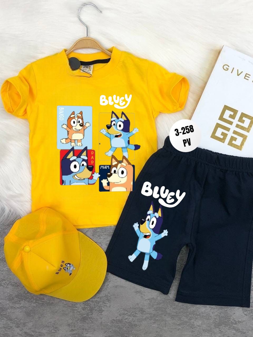 Conjuntos que capturan miradas y elevan su esencia desde el primer paso. Con diseños únicos para niños con actitud, estilo y personalidad propia.