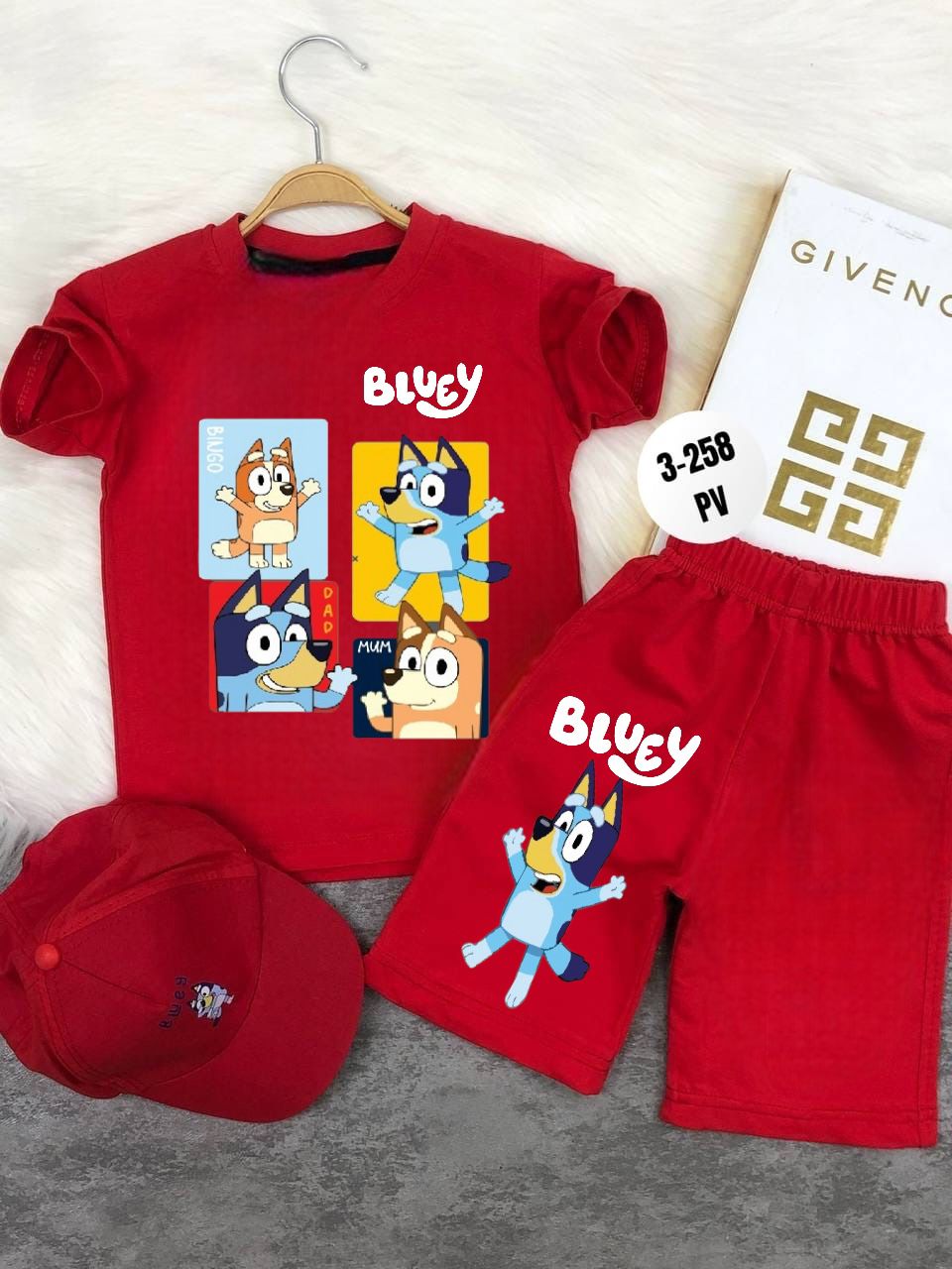 Conjuntos que capturan miradas y elevan su esencia desde el primer paso. Con diseños únicos para niños con actitud, estilo y personalidad propia.