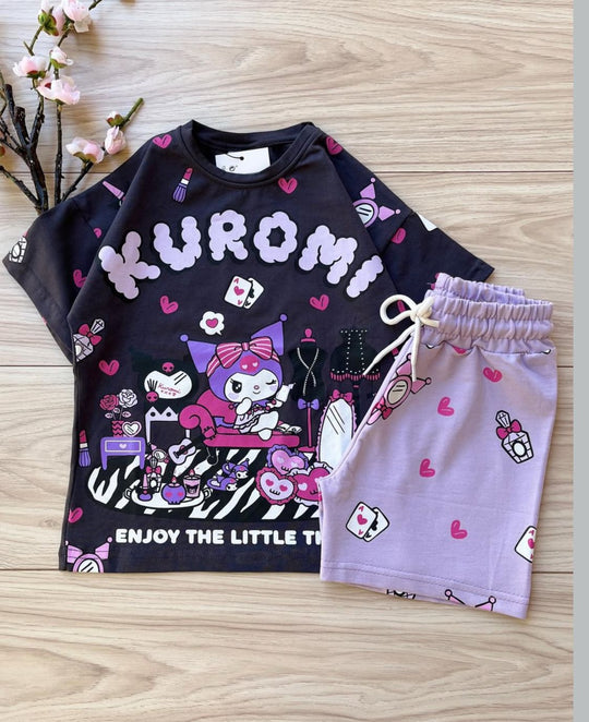 Conjuntos que capturan miradas y elevan su esencia desde el primer paso. Con diseños únicos para niños con actitud, estilo y personalidad propia.