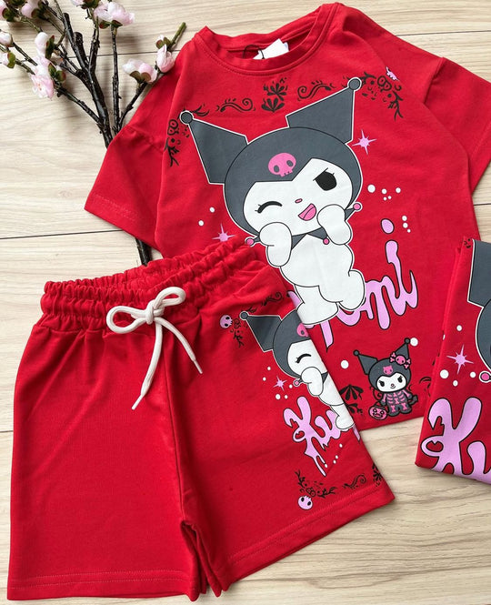 Conjuntos que capturan miradas y elevan su esencia desde el primer paso. Con diseños únicos para niños con actitud, estilo y personalidad propia.